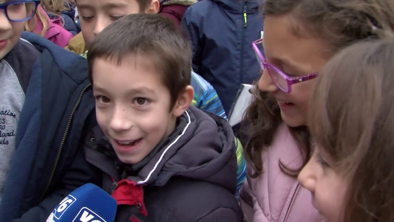 Los Reyes Magos han hecho su primera parada en el Colegio Pedro Simón