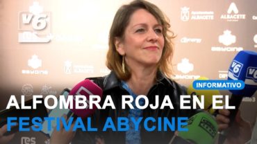 Eva Llorach recoge su Premio a la Trayectoria Joven en Abycine