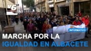 Cientos de albaceteños han recorrido el centro de Albacete para reivindicar la igualdad